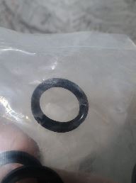 RETEN GUARDA POLVO EJE DIRECCION CATERPILLAR MITSUBISHI